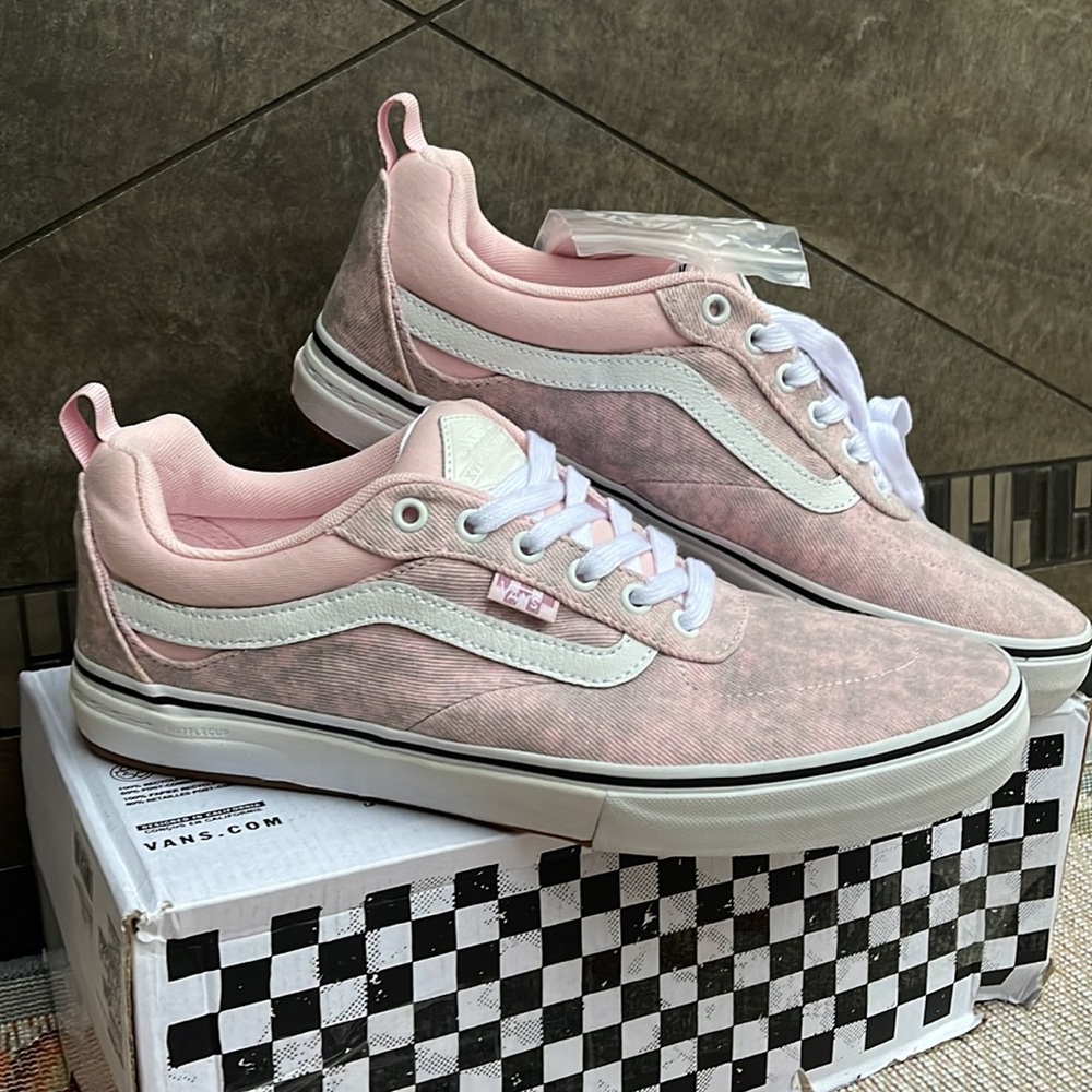 Vans WMNS Kyle Walker
Acid Denim Pink
VN0A5JIEPNK
Sneakers - Picture 7 of 16